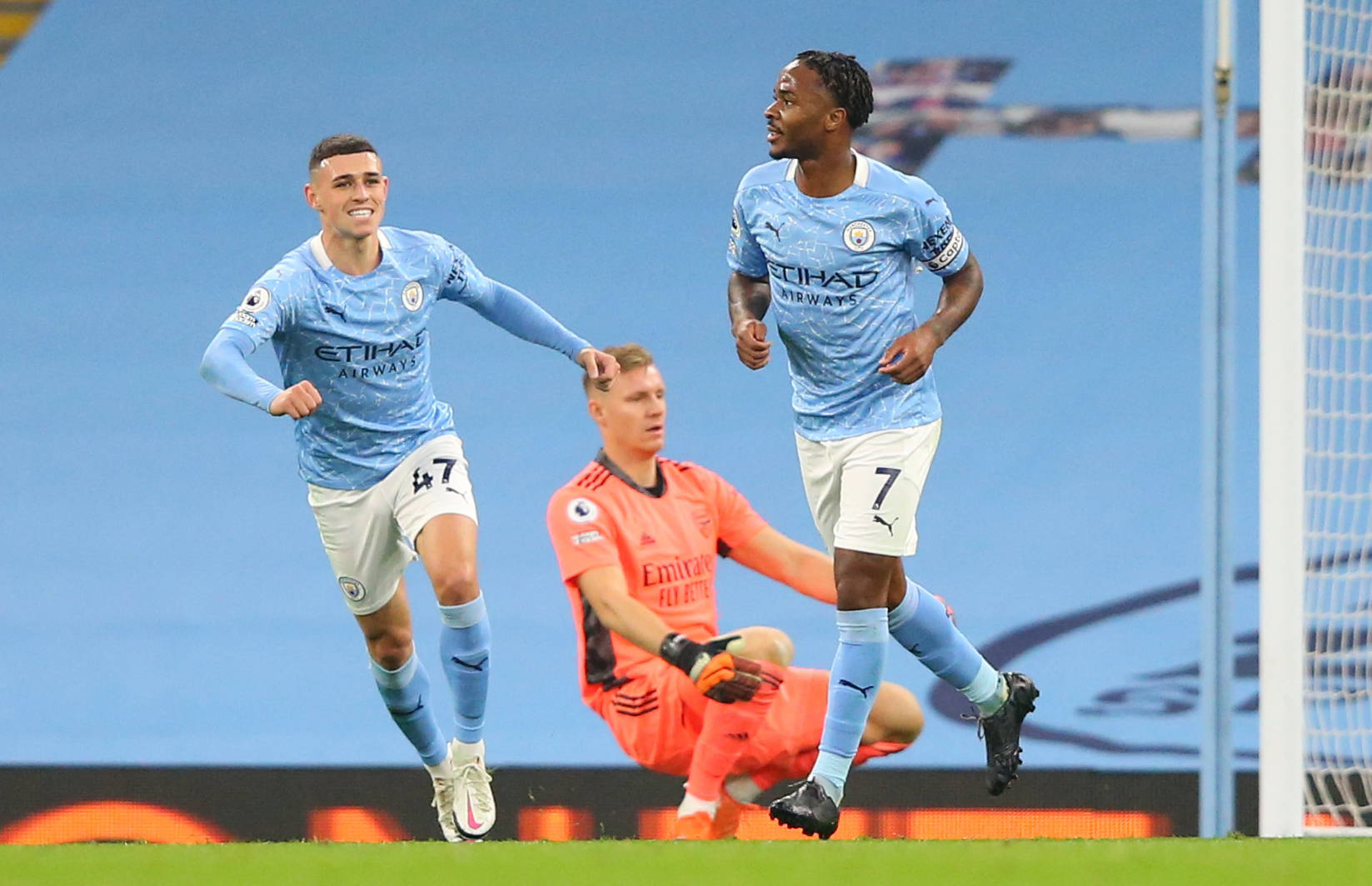 动都备受关 动都备受关